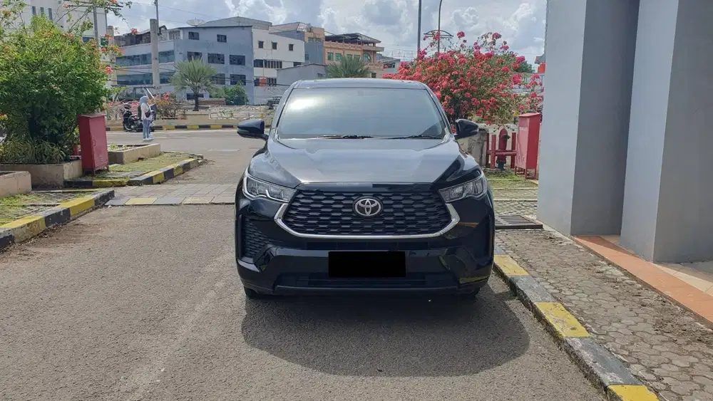 Toyota Zenix V Hybrid 2.0 Panoramic Hitam 2025 NIK 2024 Like New Recor