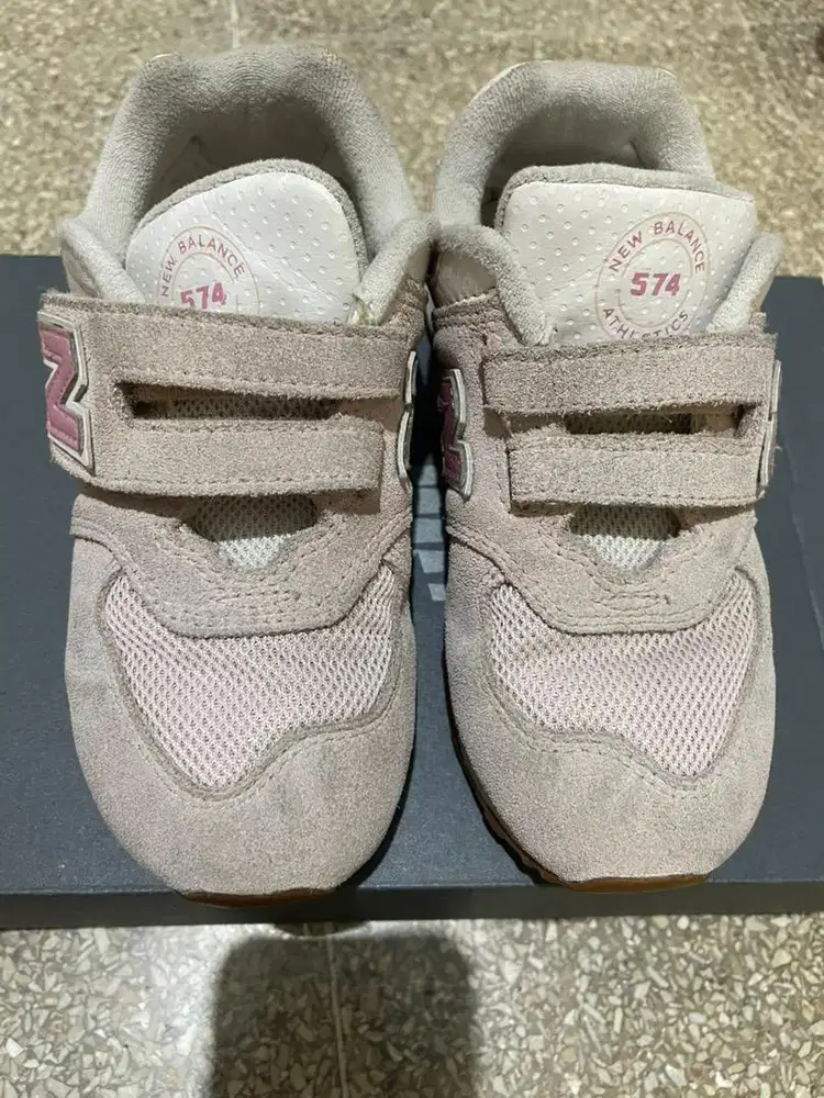 Sepatu new balance original perempuan