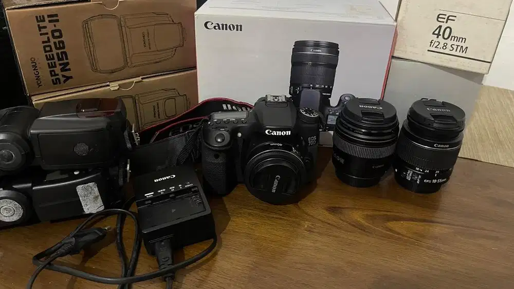 Camera canon 70D + 3 lensa bonus 2 flash