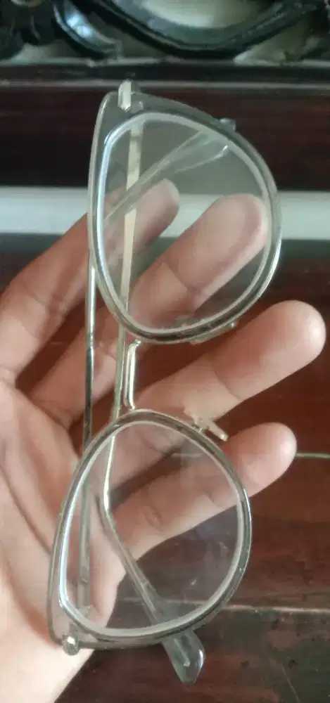 Kaca Mata Min Masih Mulus