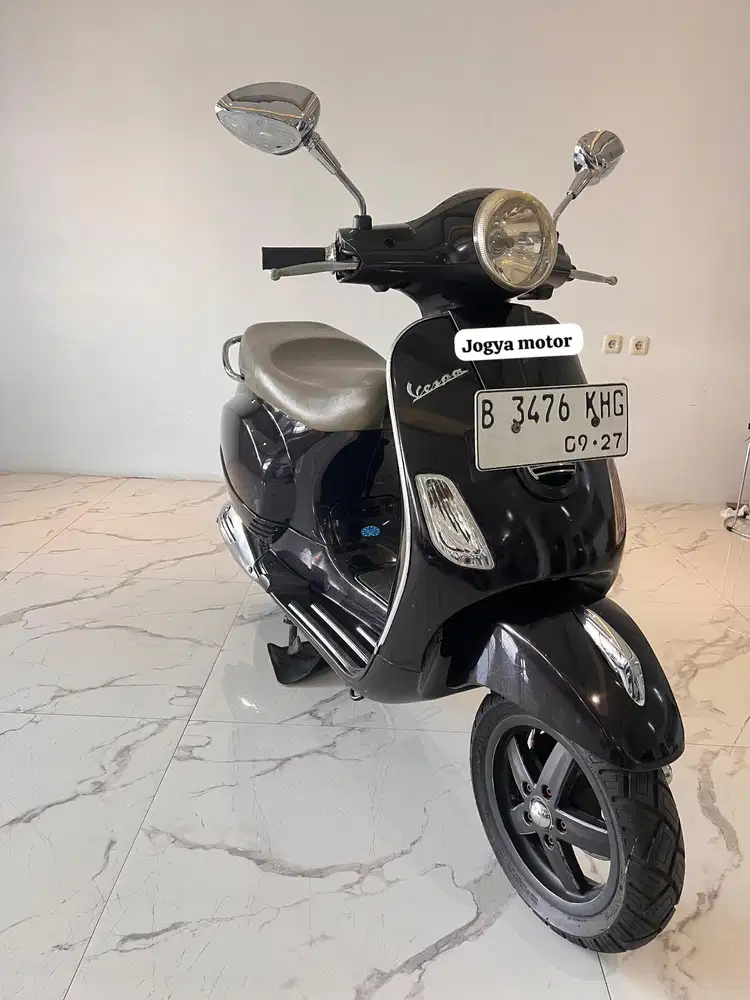 [2] Piaggio Vespa LX 125 th 2012