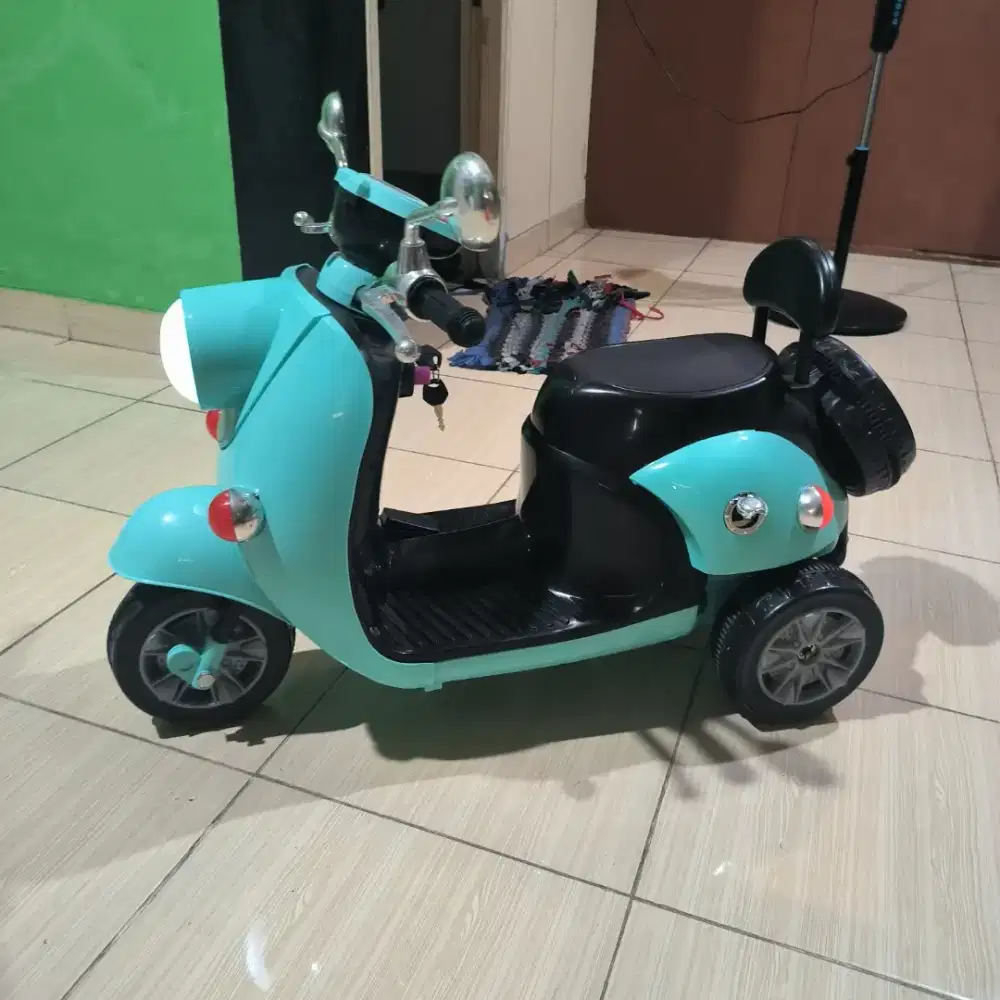Mainan Motor Anak UPGRADE AKI BATREI Vespa