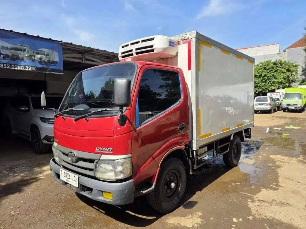 TOYOTA DYNA ENGKEL BOX FREEZER  2014