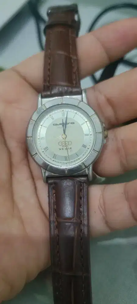 Jam Audi quattro original