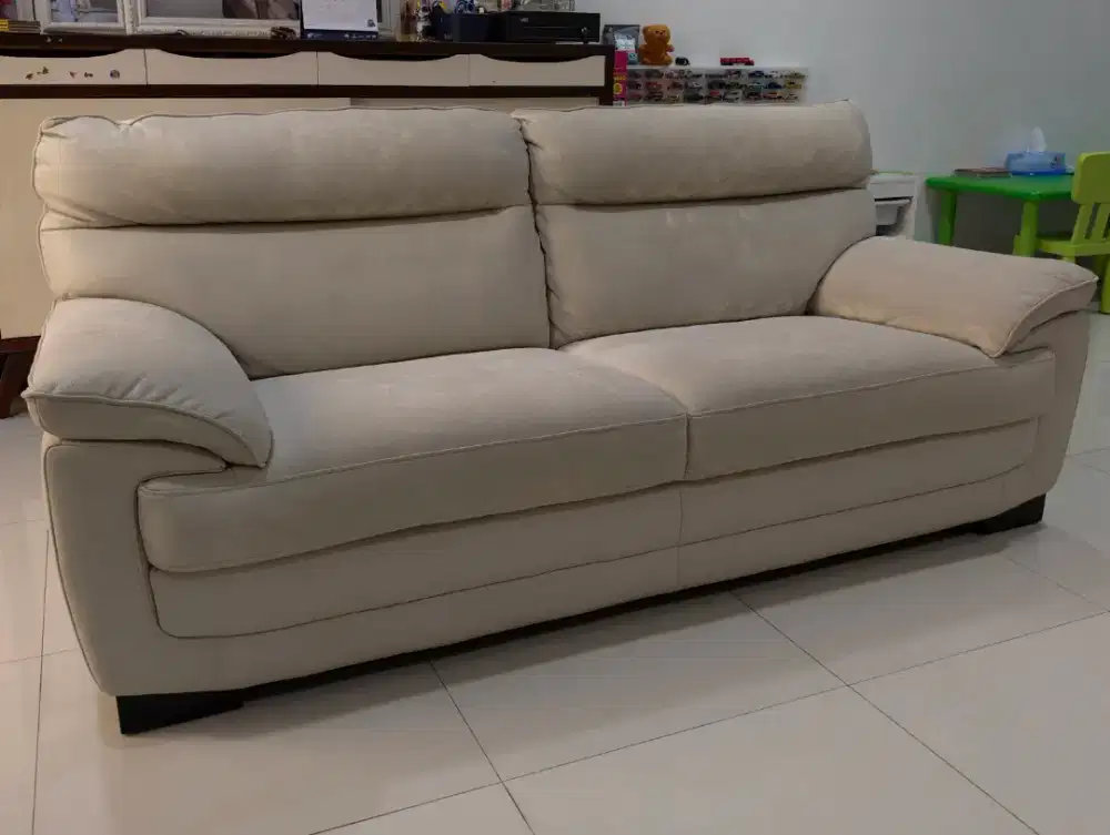 Sofa kulit 3 seater / ex-informa preloved