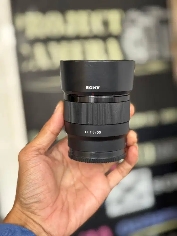 Sony FE 50mm F1.8 Mulus Bonus Hood dan Filter UV