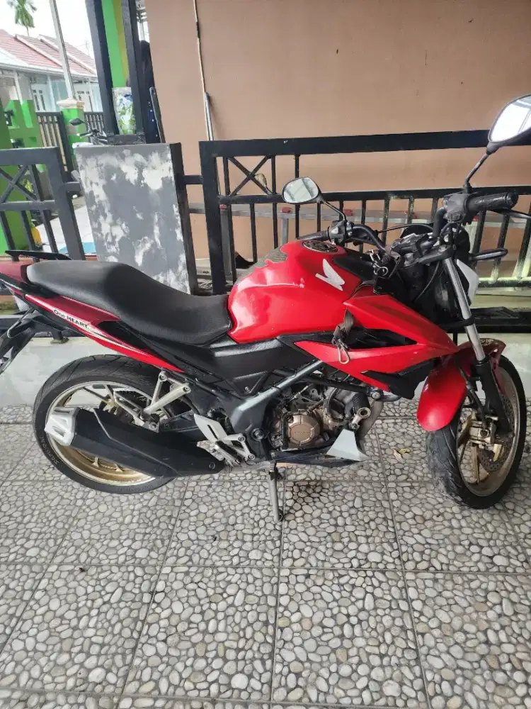 Honda cb 150r BU