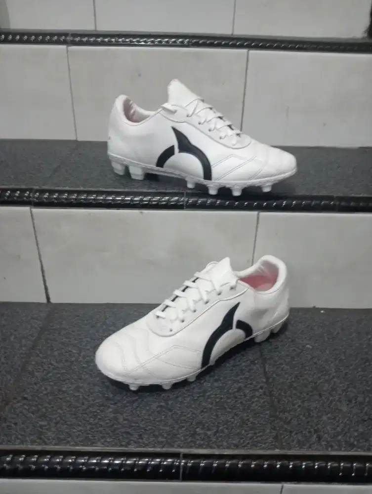 Sepatu sepak bola promo