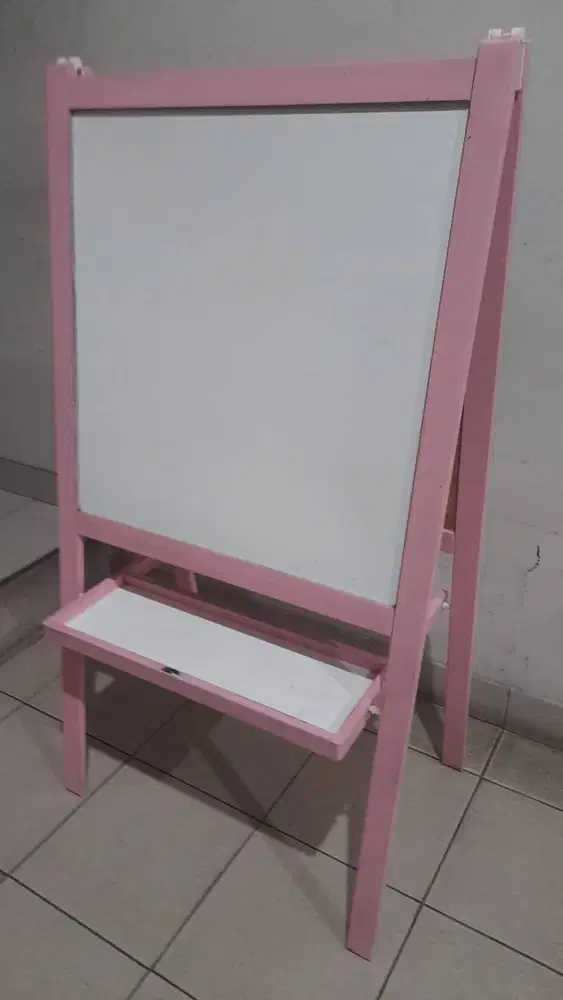 papan tulis anak kecil