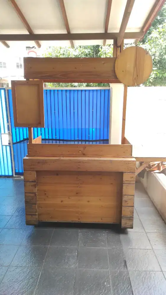 Gerobak dimsum, takoyaki dan lain lain