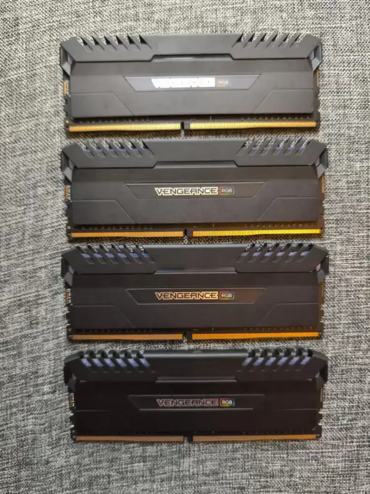 Corsair vengeance RGB 32GB set (4X8GB) DDR4 3466Mhz (unit only)