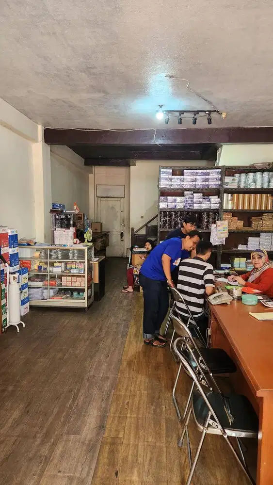 Ruko 3 Lantai Siap Pakai Lokasi Strategis Pasar Induk Caringin