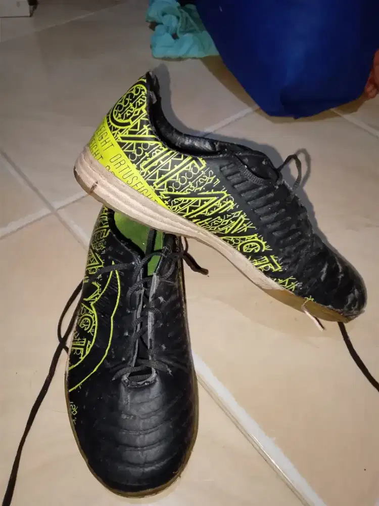 Sepatu futsal - HSC 2025