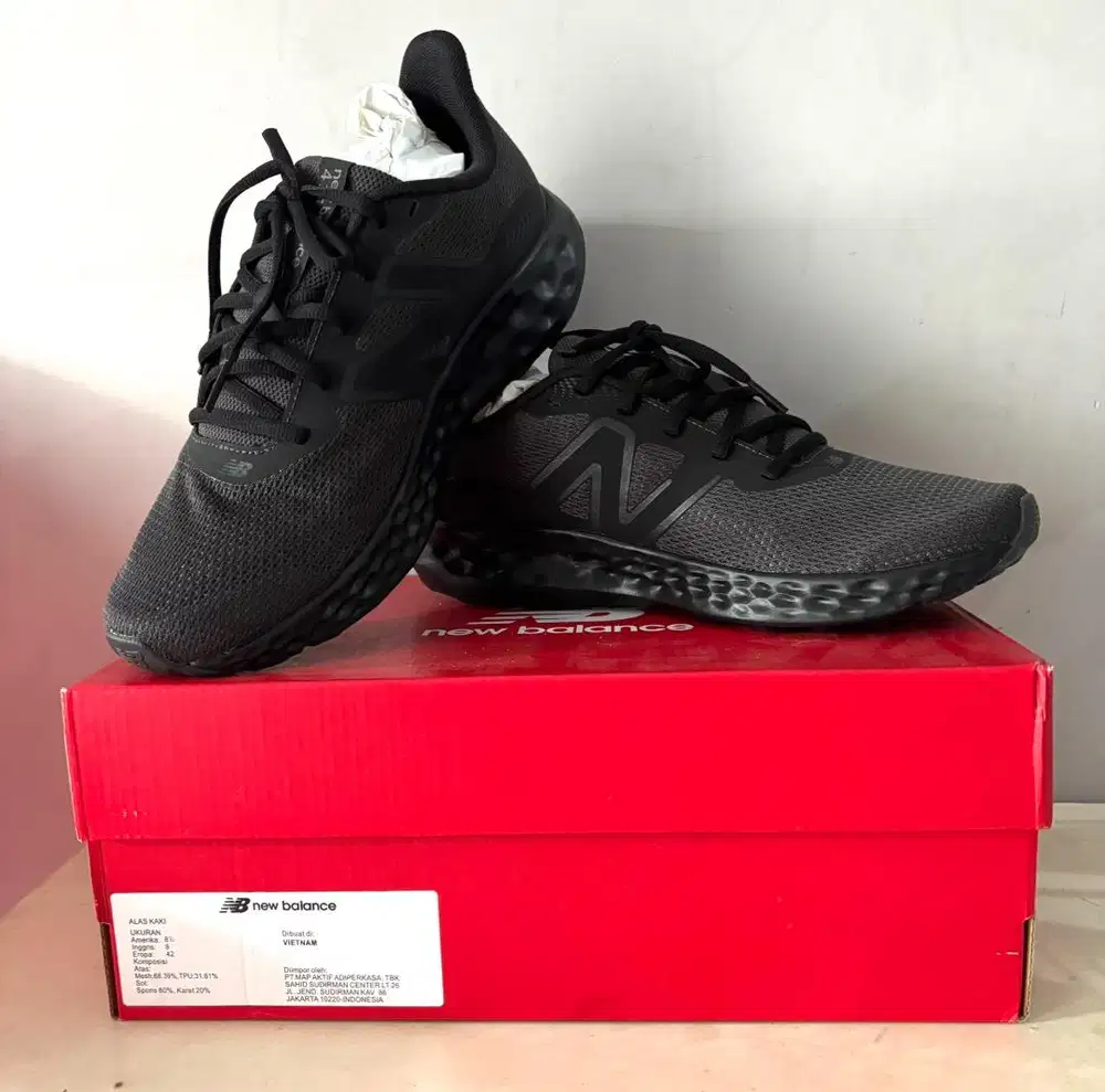 SEPATU PRIA NEW BALANCE ORI SIZE 42 FULL BLACK