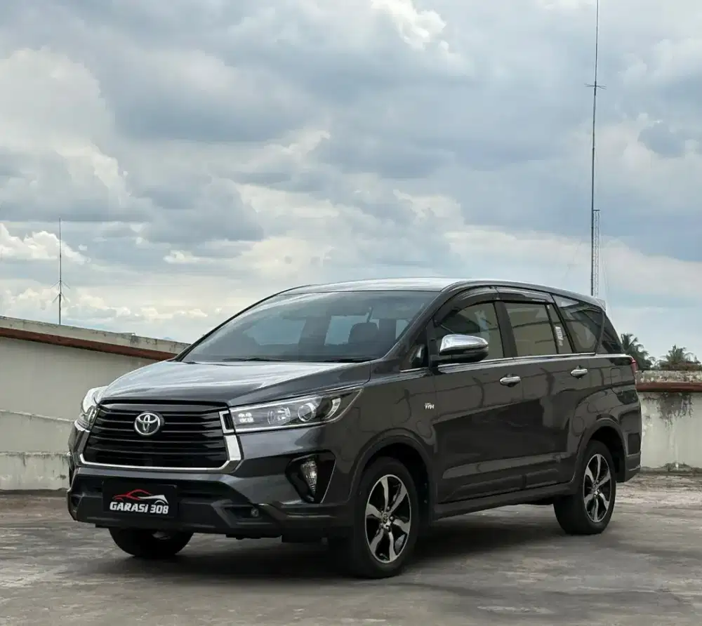 Toyota Kijang Innova Venturer Bensin 2.0 AT Tahun 2022 km 39rb