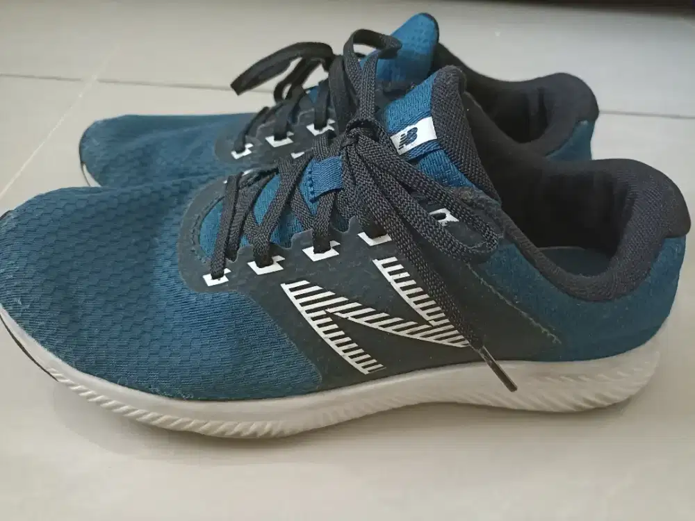 Dijual 2 pasang sepatu New Balance cowok