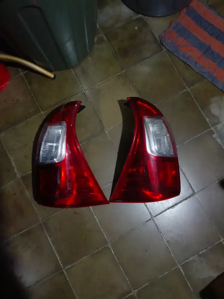 Lampu mika belakang Avanza