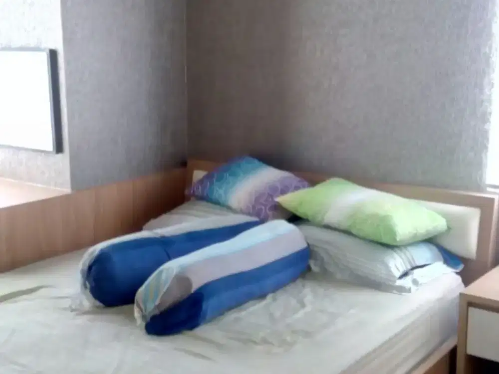 ready unit apartemen green lake sunter,2kamar furnished siap huni,2 AC dan waterheater,view kolam renang dan danau,hoek