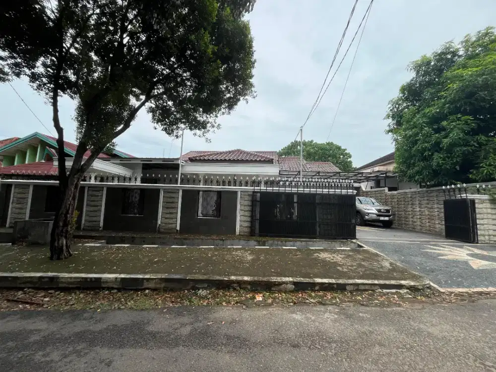 Disewakan Rumah Mewah jalan Hang jebat Kambang Iwak 
Palembang