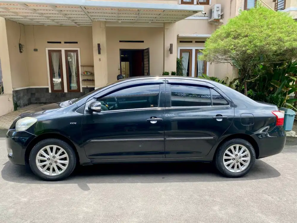 TOYOTA VIOS 1.5 G 2012 AT hitam matic