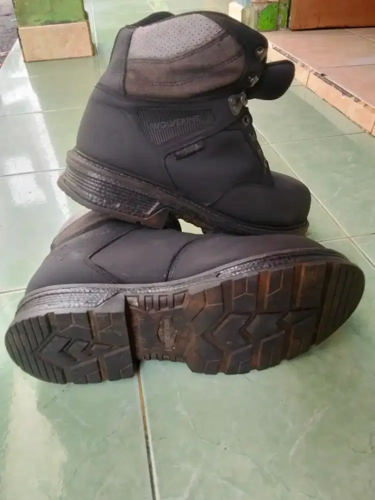 Sepatu safety wolferin size 44