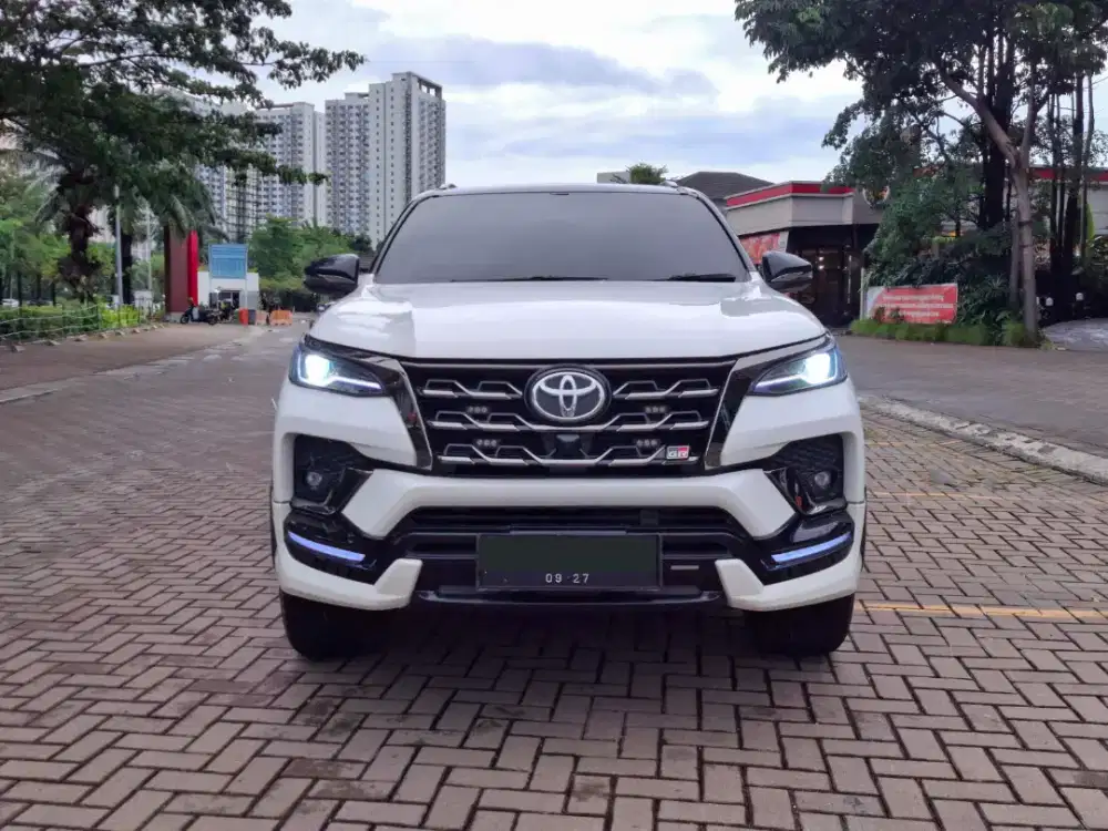 Toyota Fortuner GR AT 2022 Putih