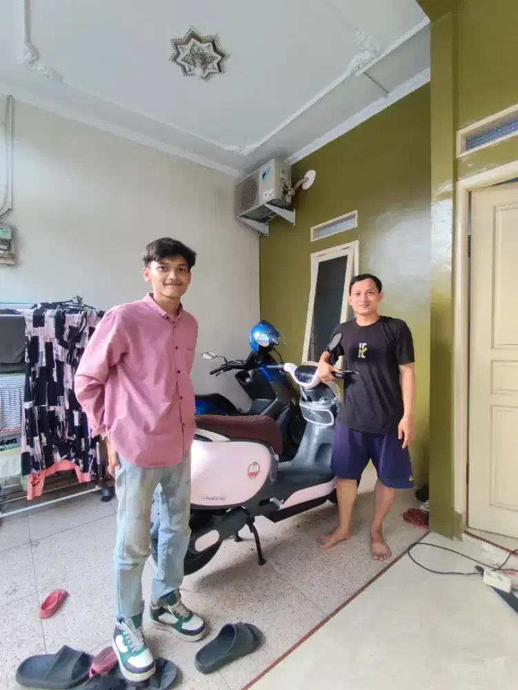 SELIS MOLIS TERBARU UWINFLY