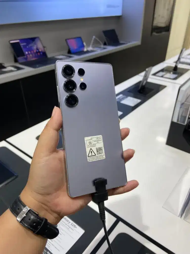 Samsung S25 Ultra 12/256 GB Free TV 32 Inch