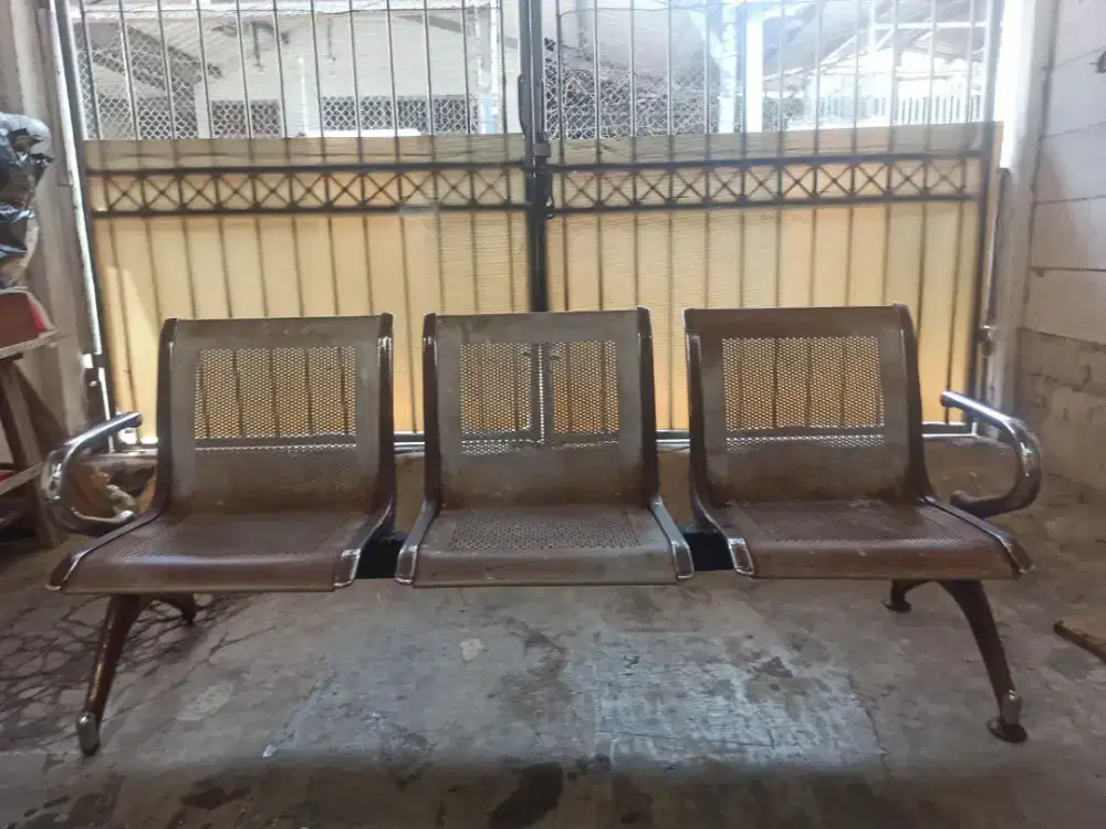 Kursi besi tunggu 3 dudukan sandaran second