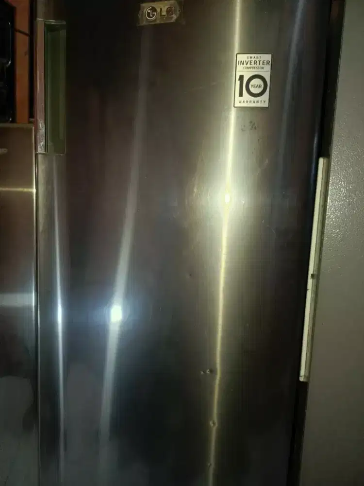 freezer es batu LG 6 RAK  jual cepat tinggal service nego tipis