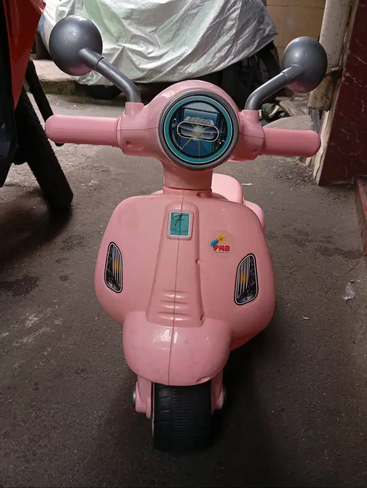 Motor Vespa Mainan Anak
