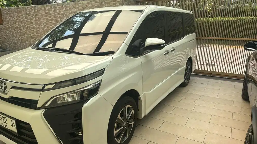 Jual toyota voxy 2020