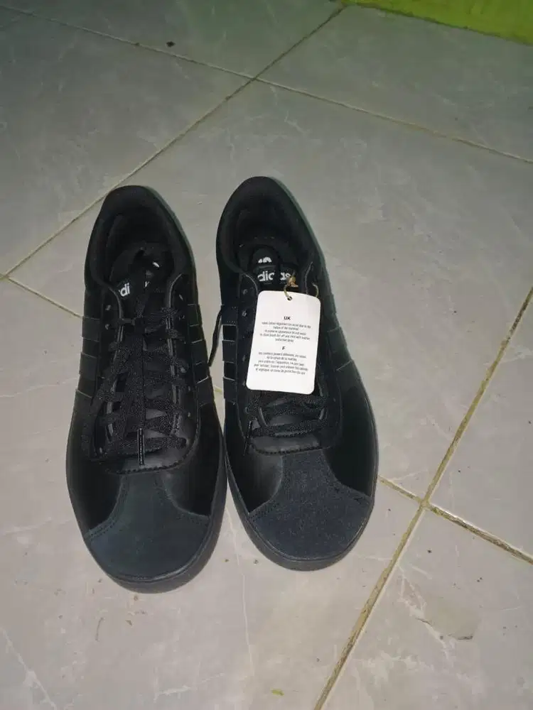 sepatu adidasss