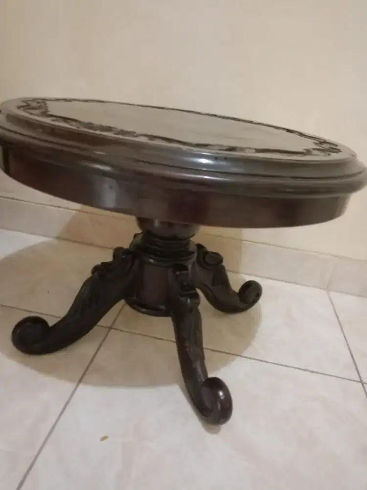 Dijual meja sudut ukir kayu jati bagus (ada 2 unit)