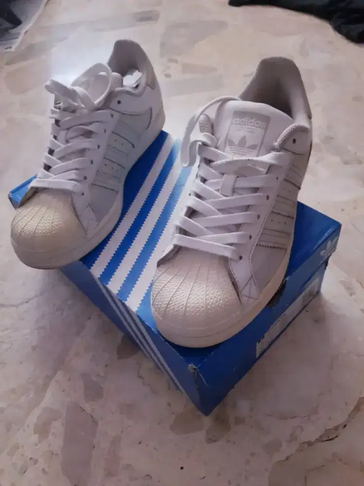 Adidas superstar white