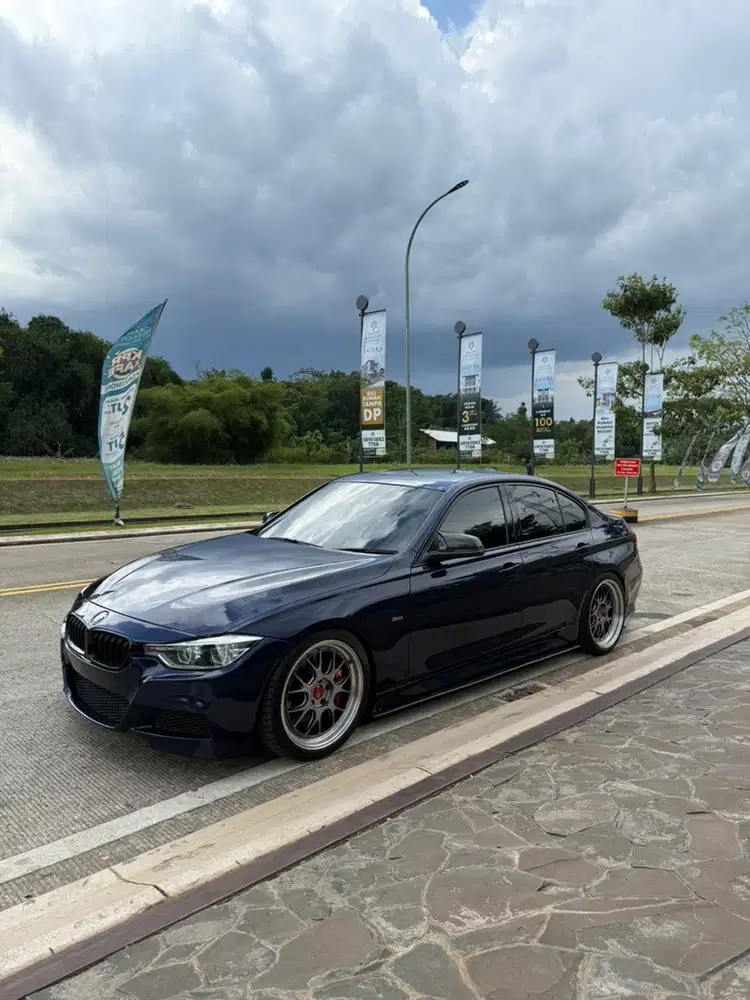 BMW 320i 2016 Bensin