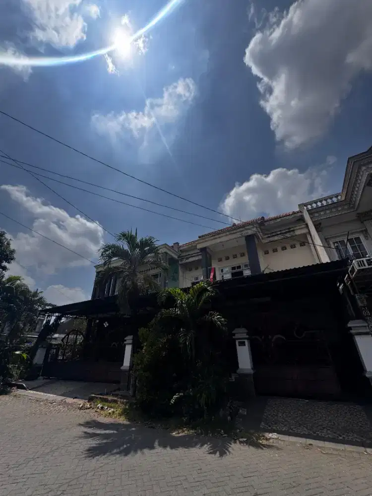 DIJUAL RUMAH POJOK. Rumah dan Bangunan Surya Regency Gedangan