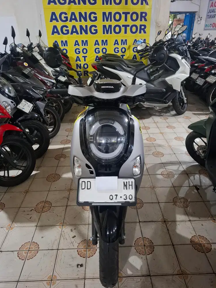 Honda Scoopy 110cc 2025 silver hitam
