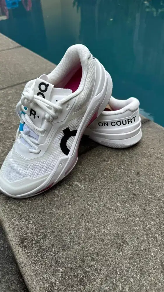 Sepatu Tenis On Cloud The Roger Pro Fire White Pink size 7.5 Ori