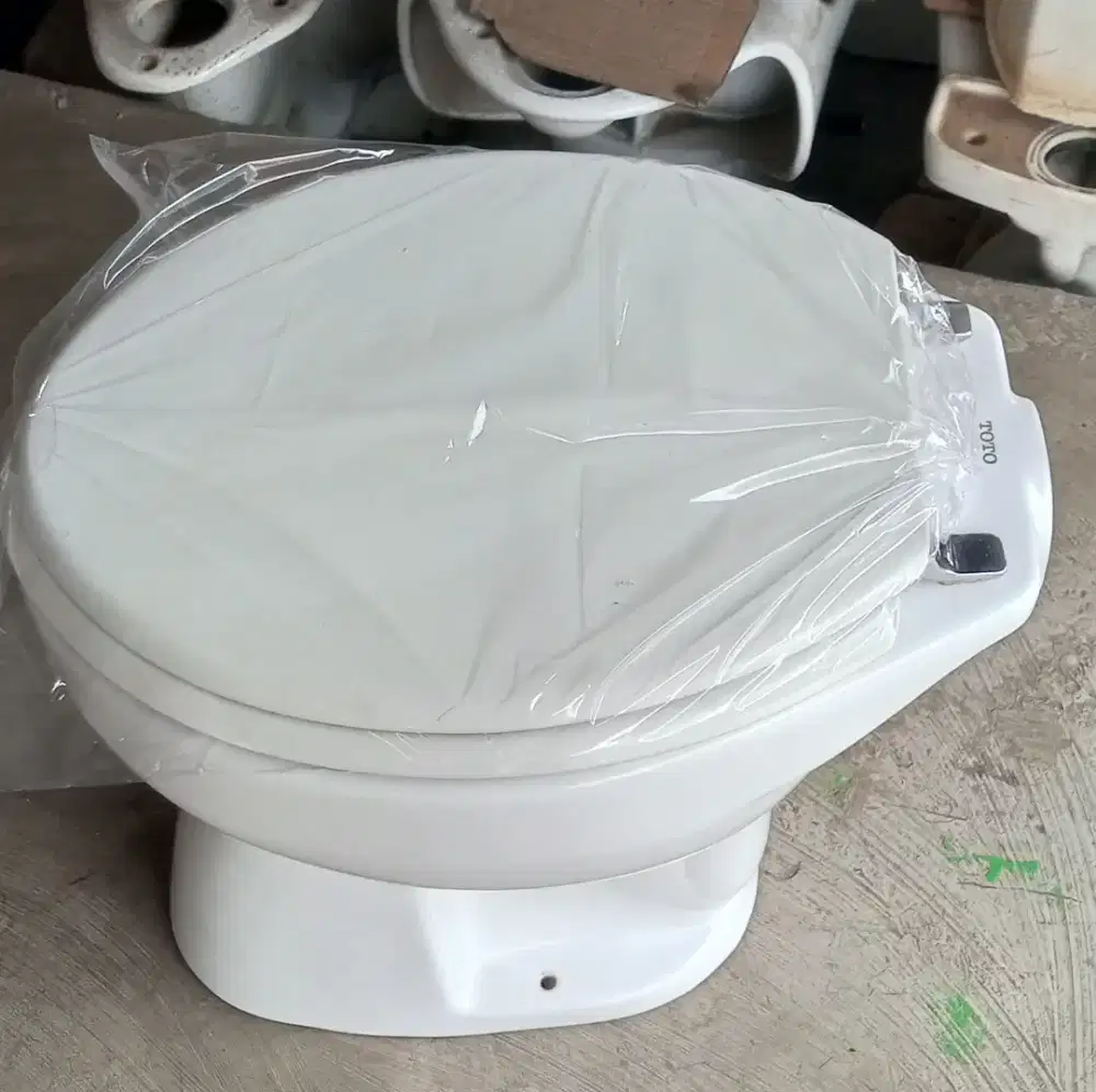 Closet duduk manual/seriblok merek toto siap pakai