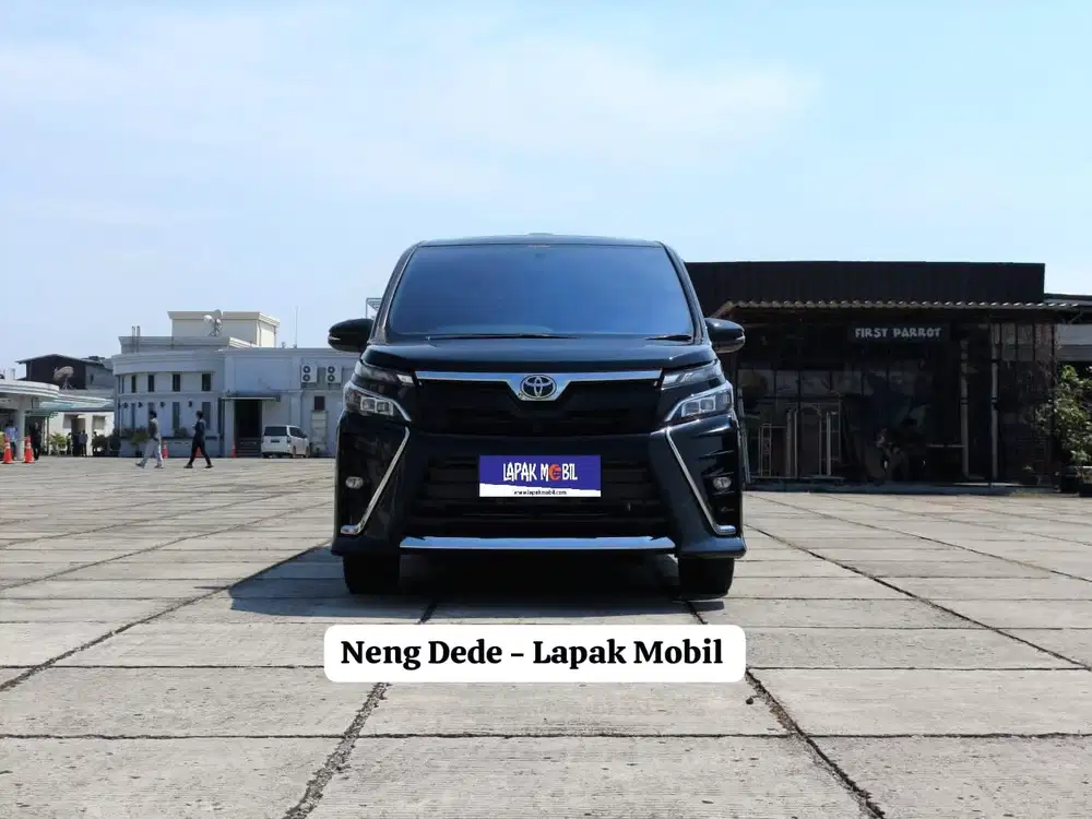 Toyota Voxy 2.0 AT 2021