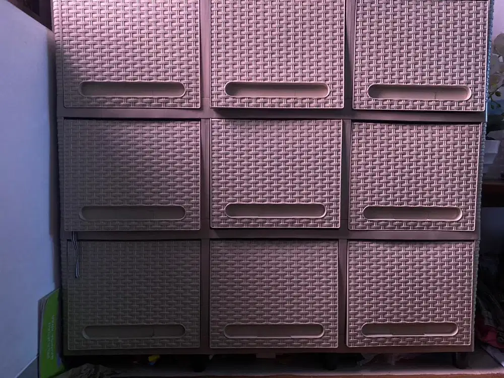 Lemari pakaian atau hiasan