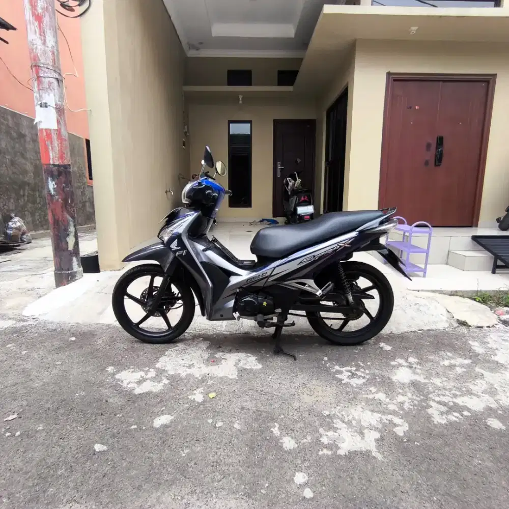 Supra helm in karburator-mulus sehat-restrorasi 80%-murmer