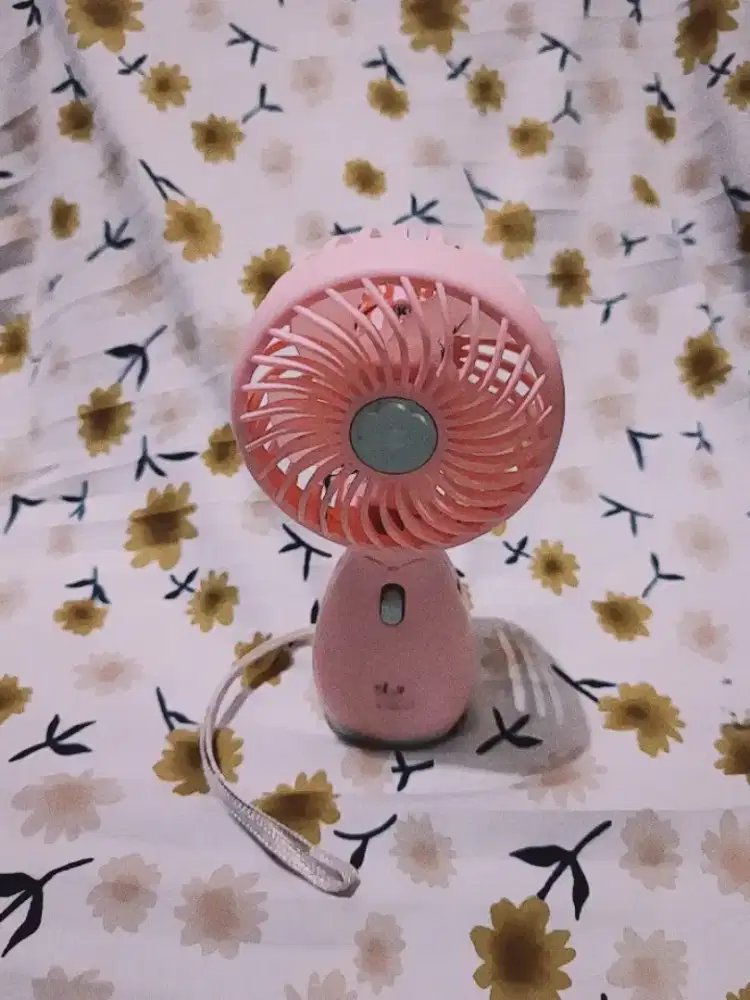 Kipas portable unik dgn desain lucu untuk menemani aktivitas sehari