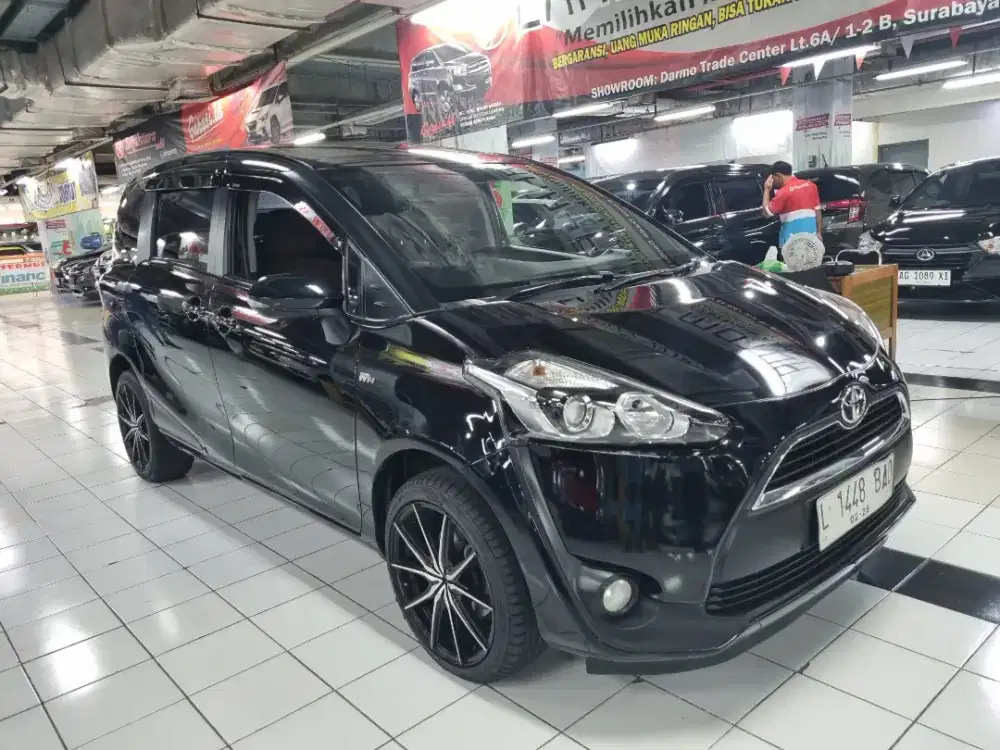 TOYOTA SIENTA 1.5 type V a/t 2017