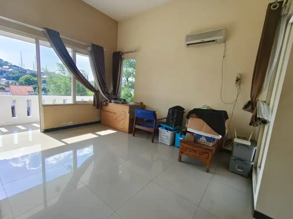 Dijual Rumah Lokasi Strategis Berada di Bukit Sari Semarang