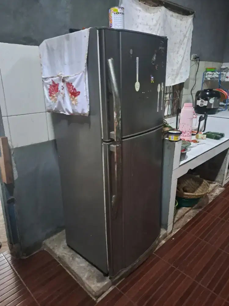 Kulkas sharp 2 pintu