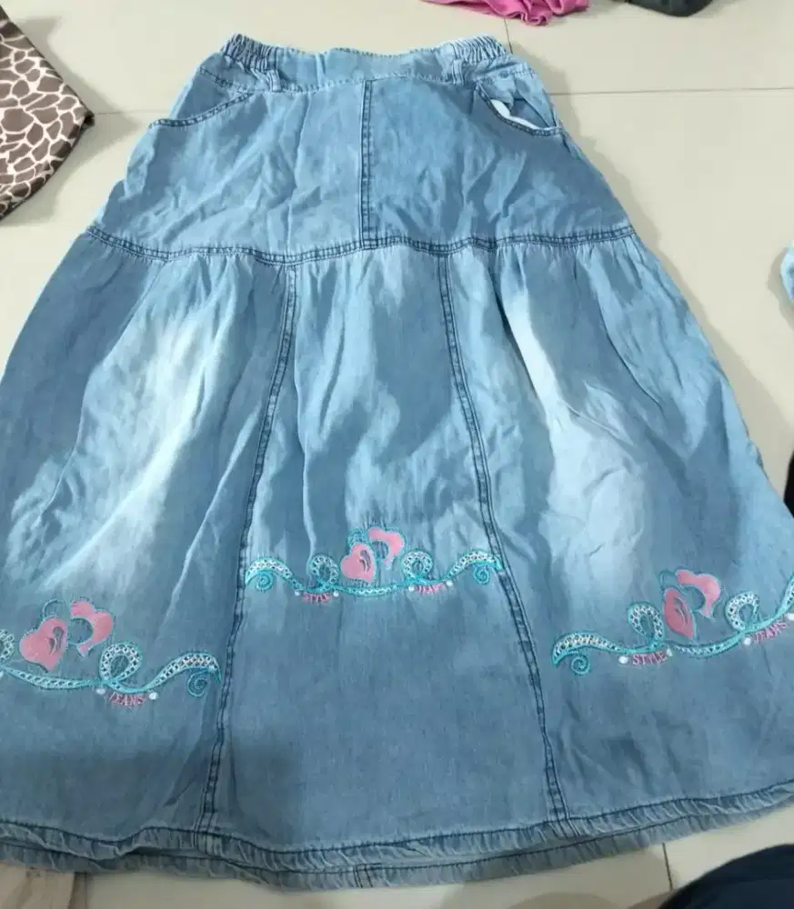 Jaket dan rok dewasa