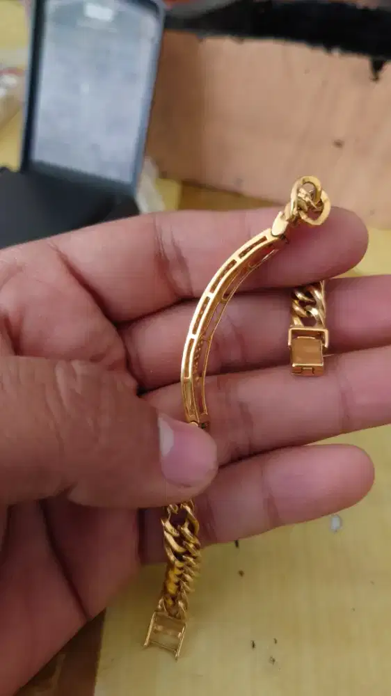 Terima Emas dari Toko Lain