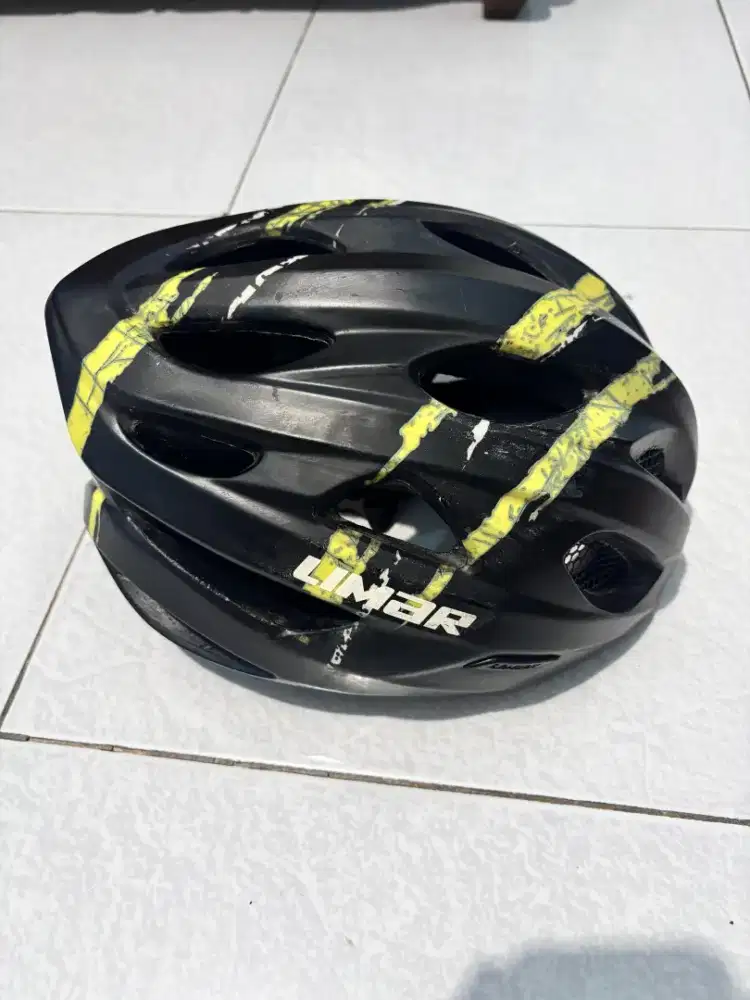 Helm sepeda Limar 545